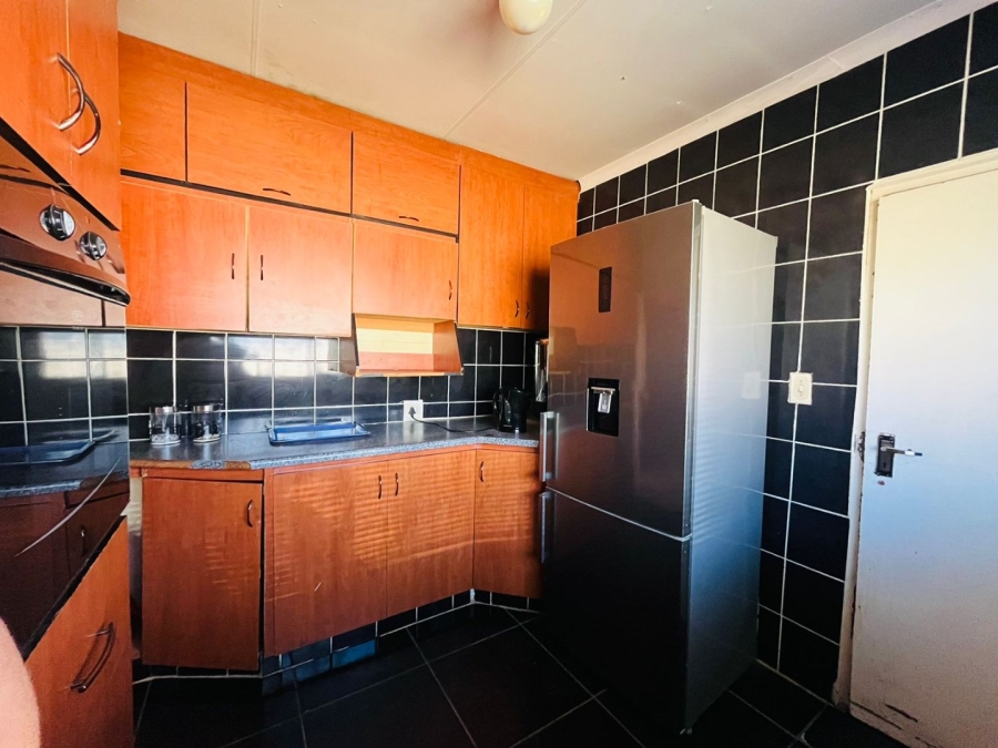 3 Bedroom Property for Sale in Molifi Tau Kloof Free State